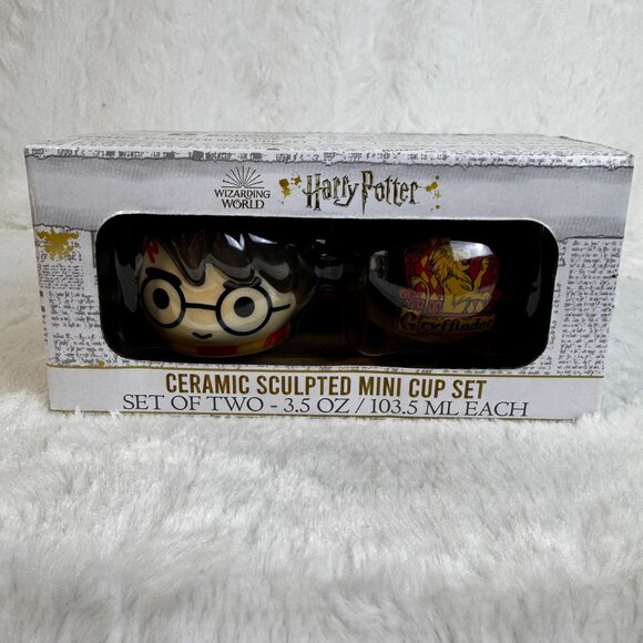 Harry Potter Ceramic Sculpted Mini Cup Set Of Two 3.5 Oz Gryffindor Design new - Picture 3 of 6